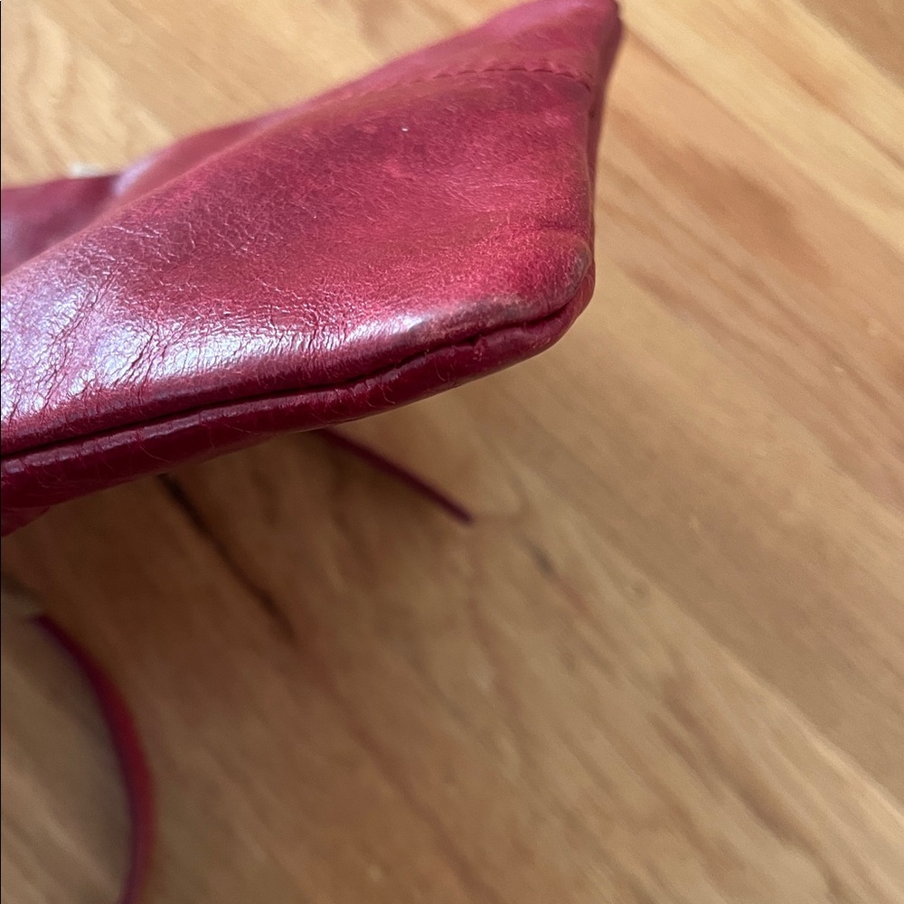 Hobo Burgundy Leather Crossbody Bag 3 Zippered Pockets - Picture 7 of 11